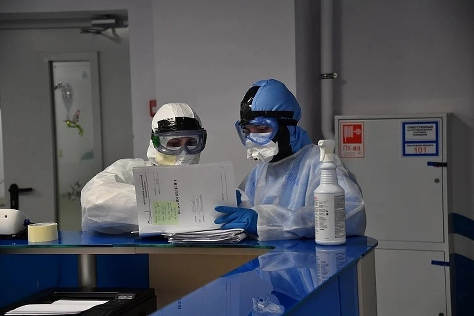 Прирост смертей от COVID-19 остается стабильно высоким