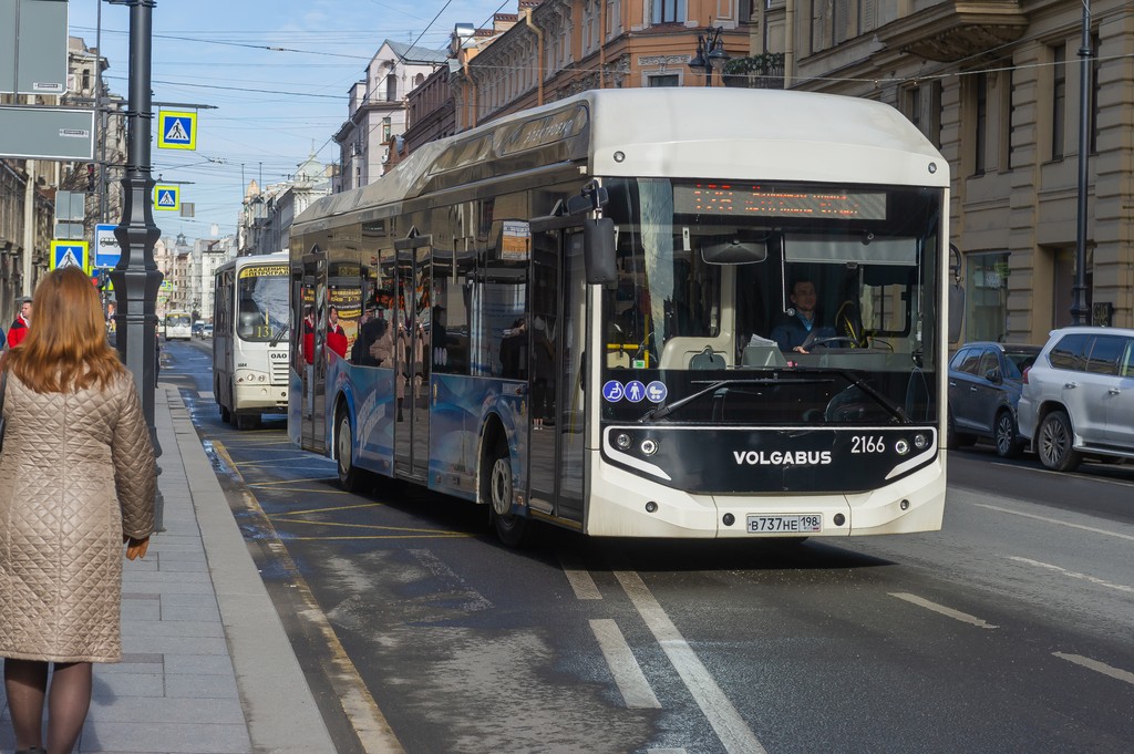 Новые автобусы заменят стары маршрутки в Петербурге уже к середине лета.