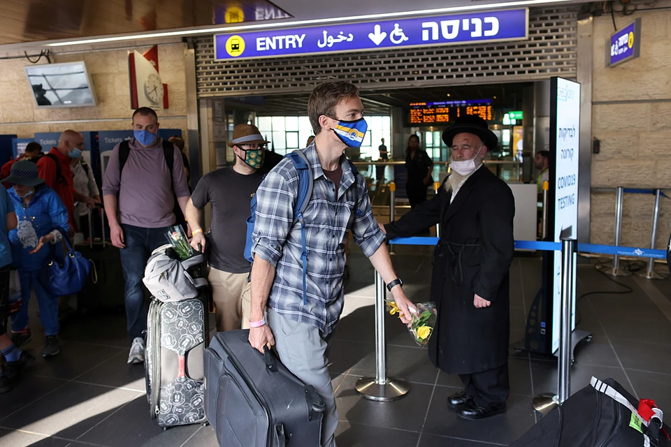 Помимо полной вакцинации, от туристов требуется въезжать в страну только через тель-авивский международный аэропорт