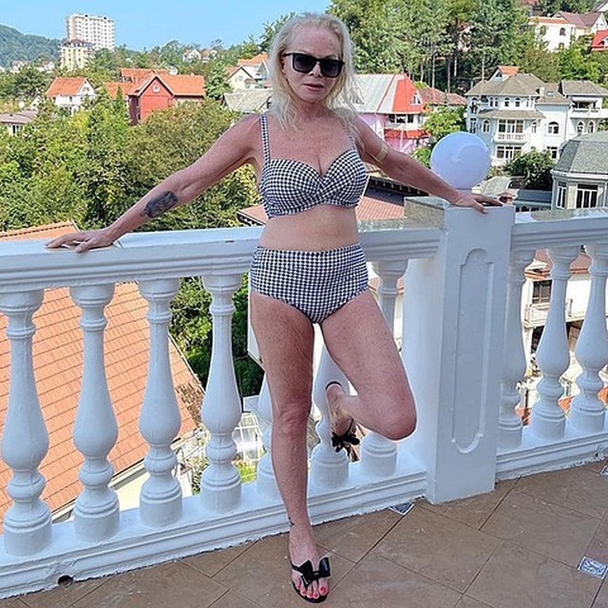 Лариса гузеева в купальнике