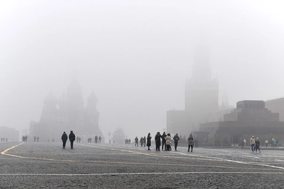 Окутанная туманом Красная площадь.