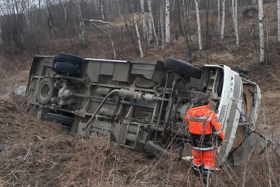 Появилось видео с места ДТП с пассажирским автобусом на Комсомольской трассе