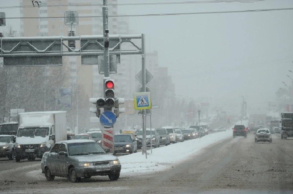 Ситуация на дорогах ухудшилась из-за выпавшего снега