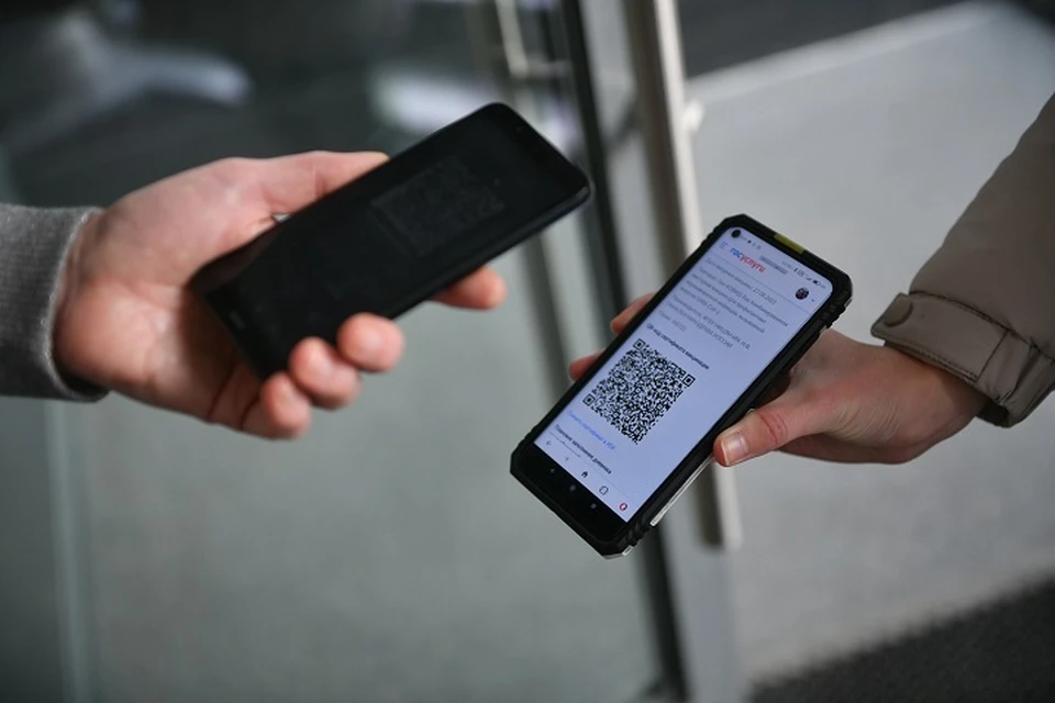 Ранее из-за введения системы QR-кодов в регионе подросткам запретили приходить в ТЦ без сопровождения законных представителей.