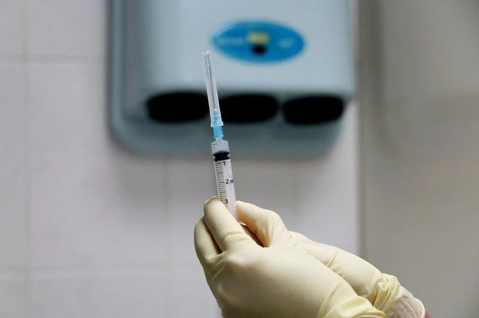 Рассказываем, кто из работников подлежит обязательной вакцинации от COVID-19