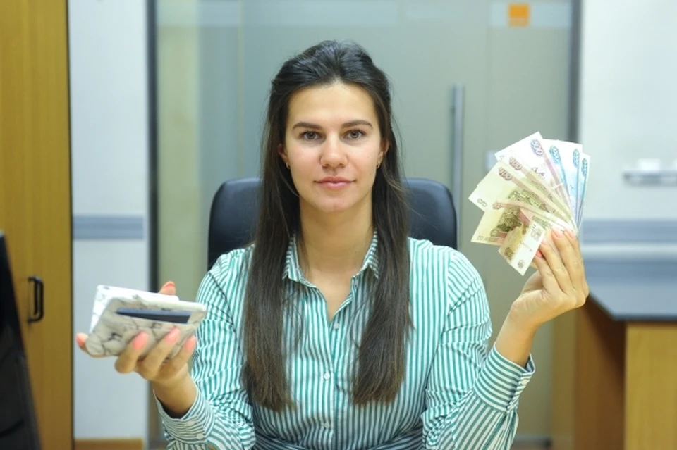 Зарплата работников томских МФЦ настолько низкая, что профессиональные кадры там не задерживаются, - заявил губернатор.
