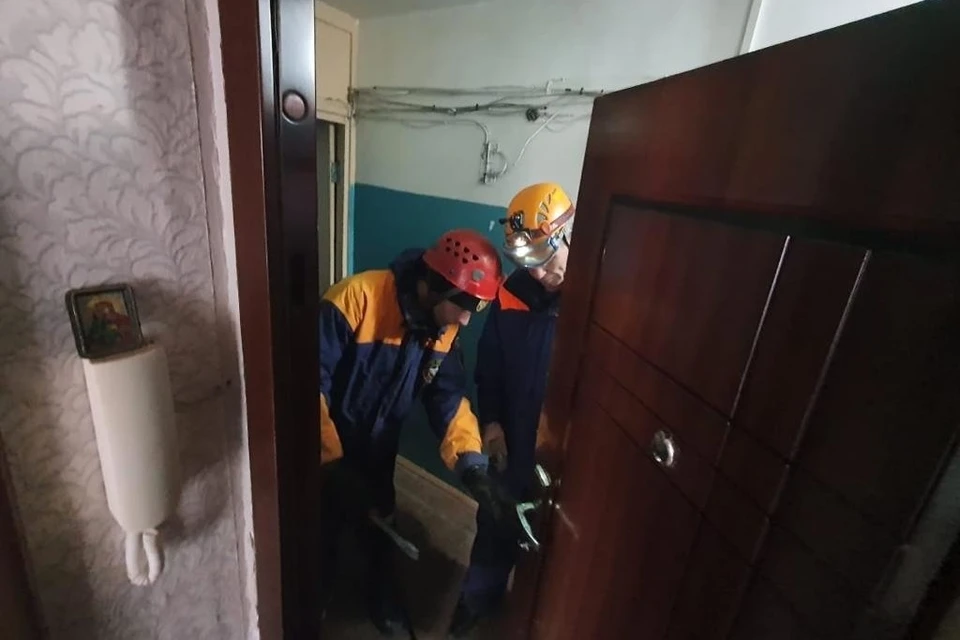 Женщине пришлось позвонить спасателям.