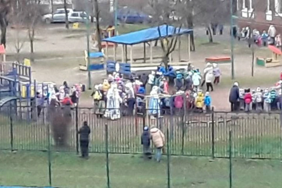 Дед Мороз и Снегурочка провели праздник в детском саду Петербурга / Фото: Мегаполис
