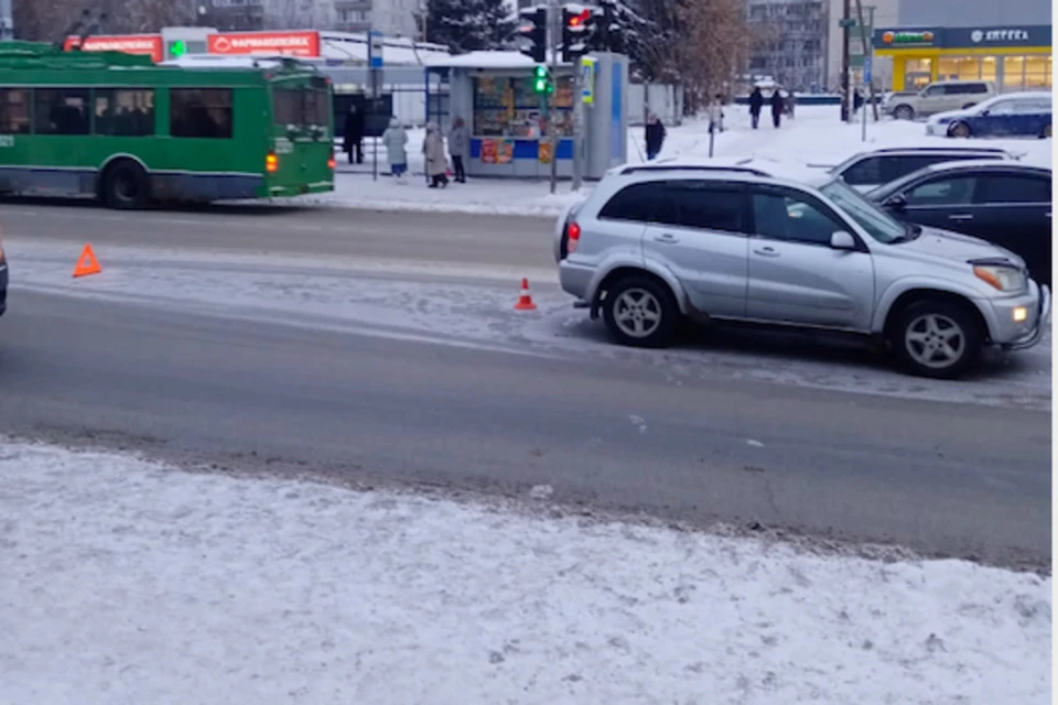 Пешеход переходил дорогу в положенном месте. Фото: ГИБДД 54