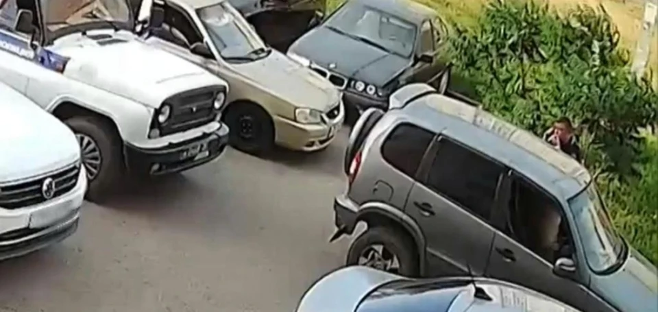 Конфликт во дворе с "криминальным авторитетом" лишь благодаря поднявшемуся шуму разрешился по справедливости.