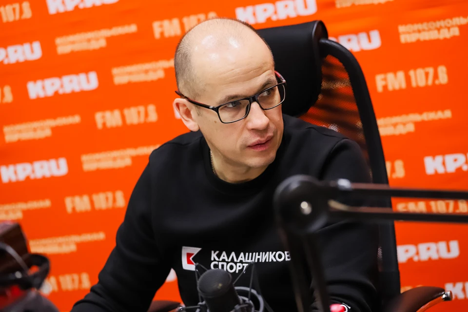 Александр Бречалов призвал глав районов и городов до конца дня отработать важные сообщения. Фото: Амир Закиров