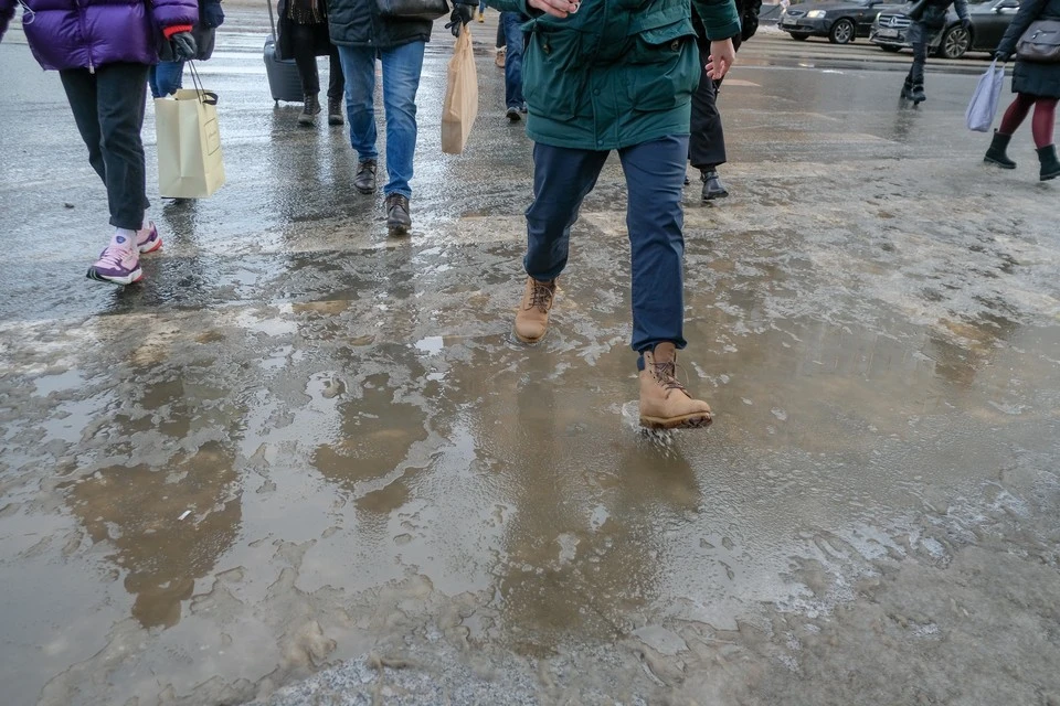 В Петербурге ждут мокрый снег и гололедицу.