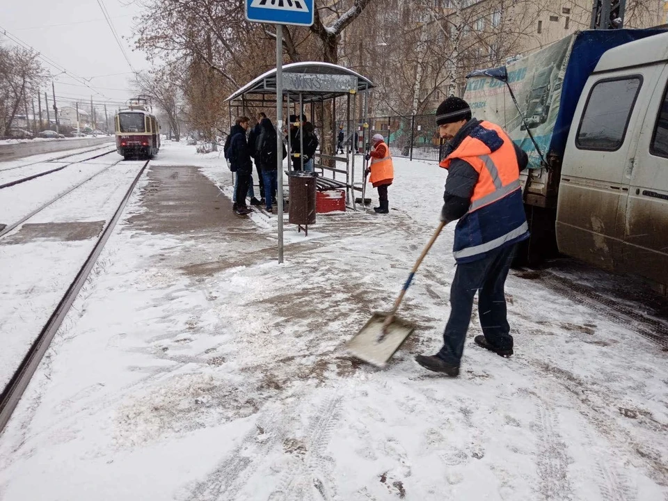 Сквер Героя Грабина в Московском районе очистили от снега