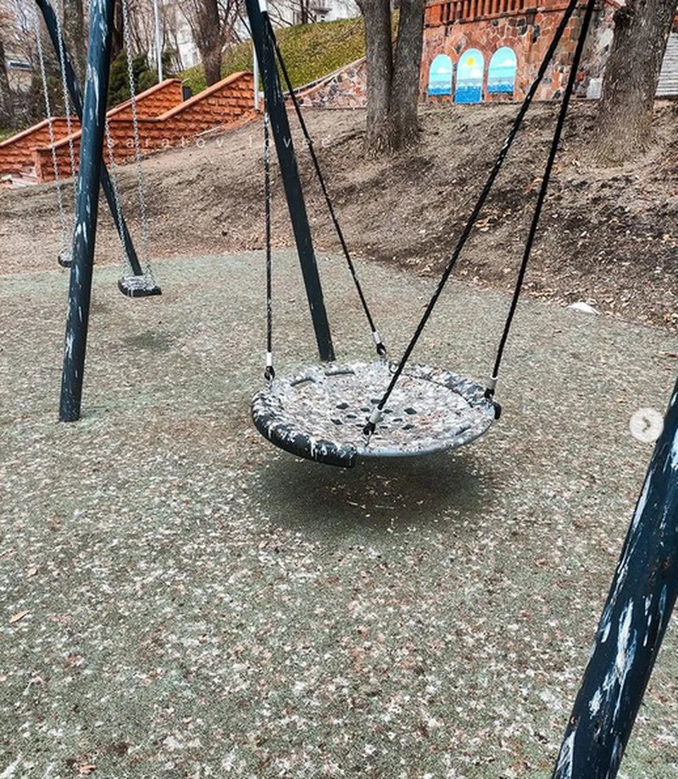 На качели лучше не садиться