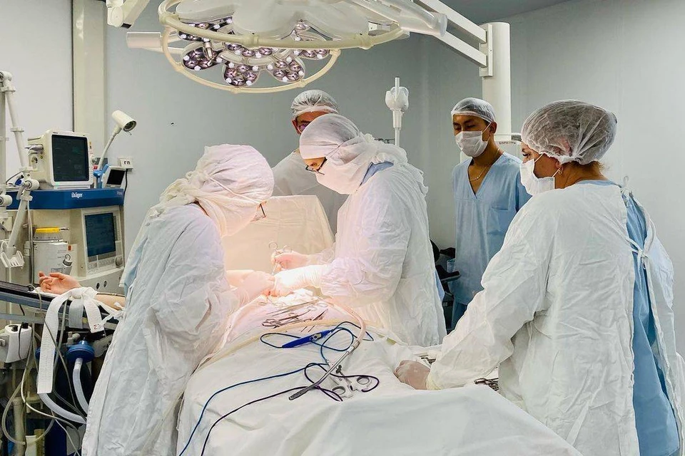 Клубок волос размером с валенок вытащили врачи из желудка девочки в Бурятии. Фото: аккаунт drkb_03 в "Инстаграме".