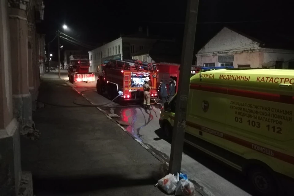 Из горящего дома эвакуировали 12 жильцов