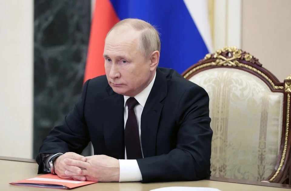 Путин обсудит с правительством зарплаты бюджетников