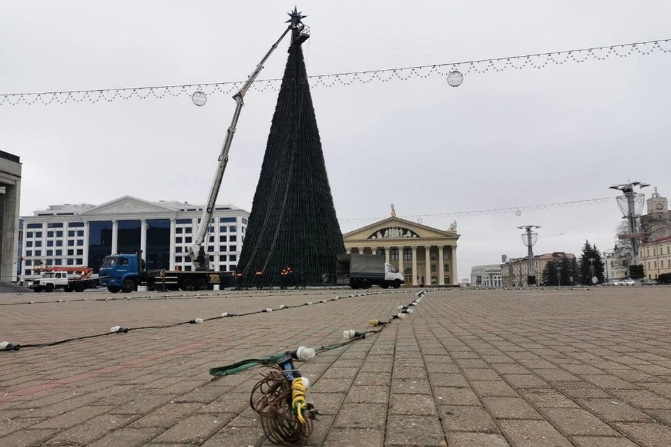 В Минске начались приготовления к Новому году. Фото: читатель "КП"