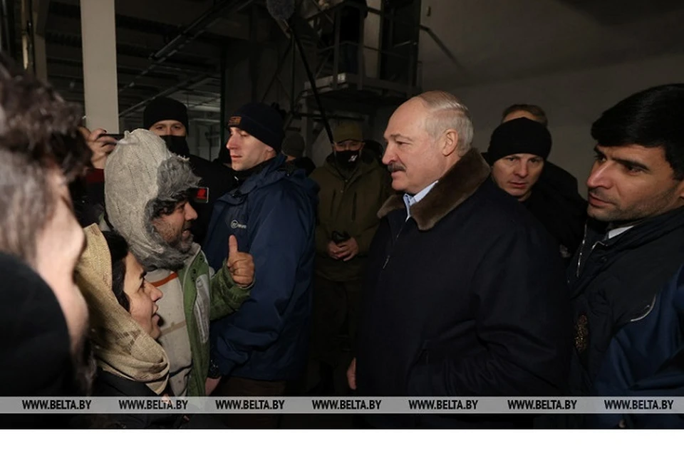 Лукашенко встретился с мигрантами в ТЛЦ в "Брузгах". Фото: БелТА