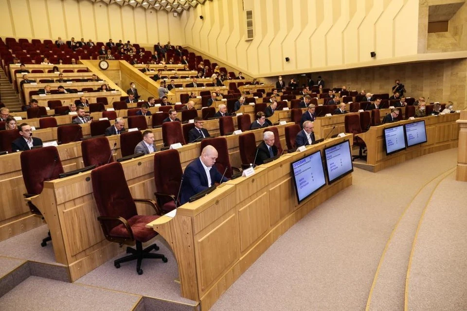 Заксобрание Новосибирской области подготовило обращение к Заместителю Председателя Правительства Российской Федерации Александру Новаку. Фото: Законодательное собрание Новосибирской области.