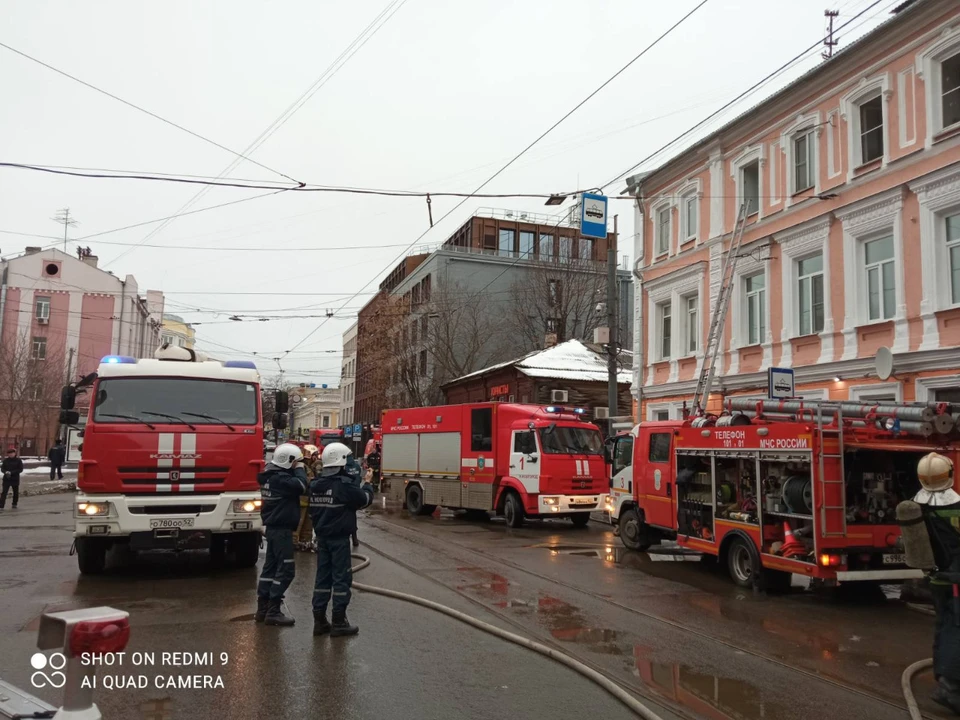 В центре Нижнего Новгорода загорелся многоквартирный дом 28 ноября Фото: пресс-служба ГУ МЧС России по Нижегородской области