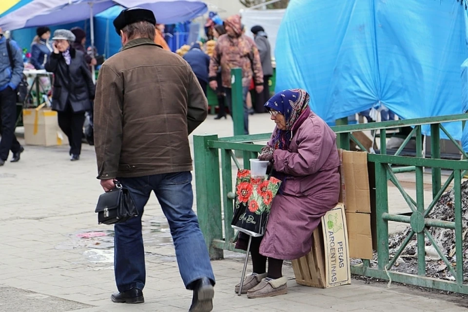 "Помощь" от государства граждан Молдовы не спасет, мы все больше скатываемся в пропасть. Фото: соцсети