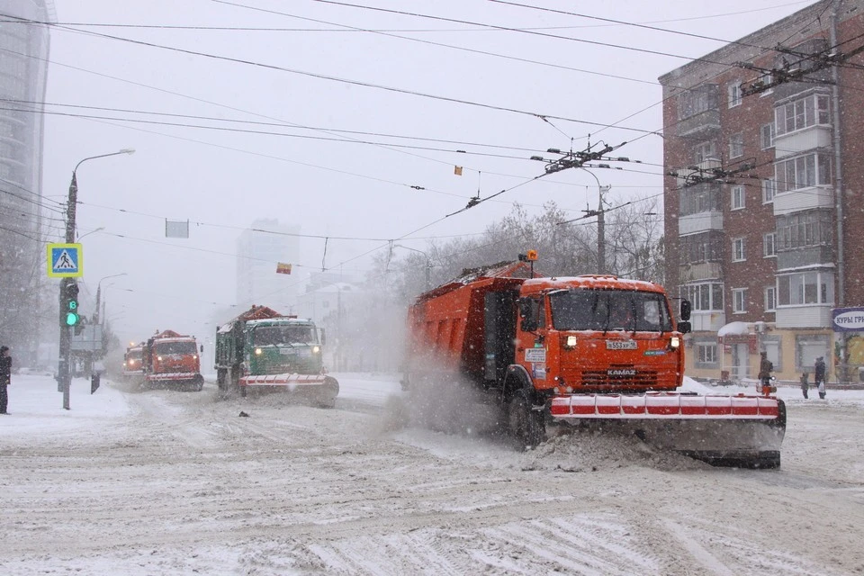 Во Владивостоке из-за непогоды перевернулся грузовик. Фото: архив редакции