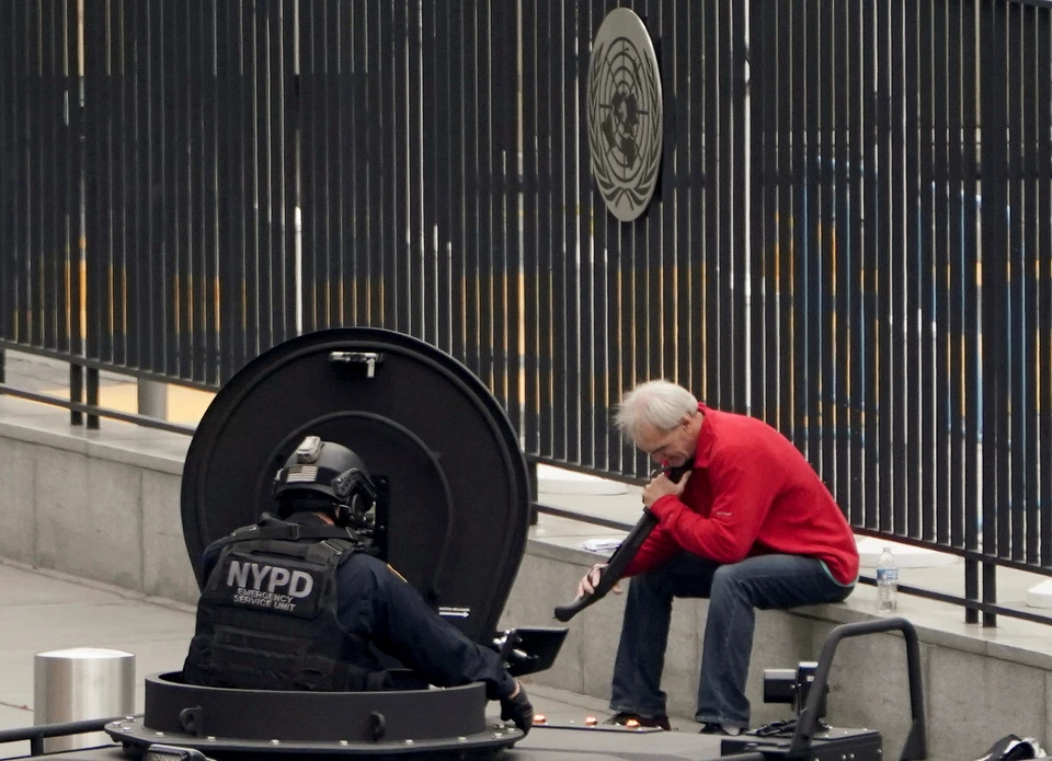 В полиции Нью-Йорка заявили об отсутствии угрозы из-за мужчины с дробовиком около штаб-квартиры ООН