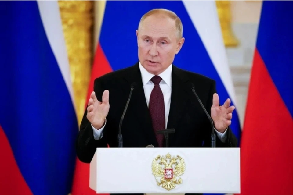 При решении задачи вакцинации Россия идет по пути убеждения, отметил Путин