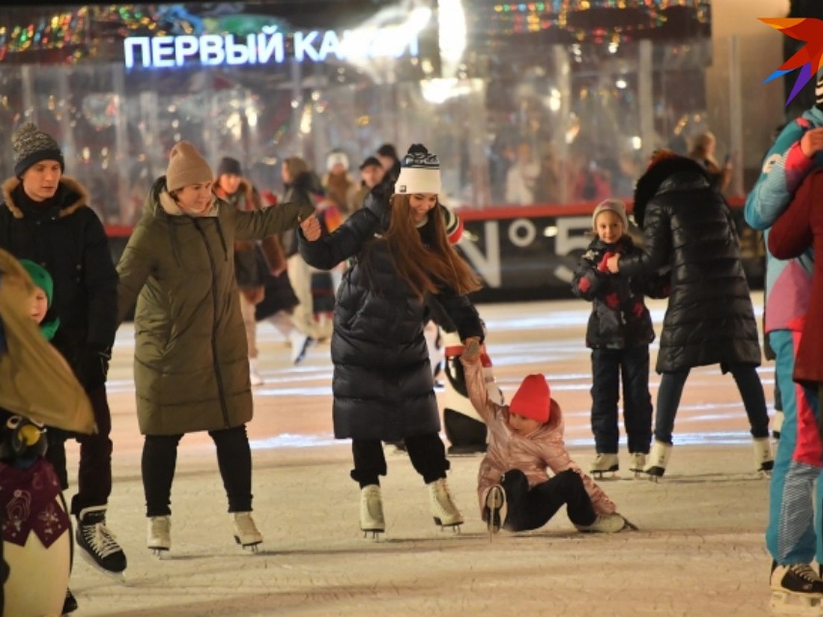 Каток мурманск 2024. Когда открытие елки в Мурманске 2022. Где можно покататься на коньках в 2022 году в ноябре в Кунгуре.