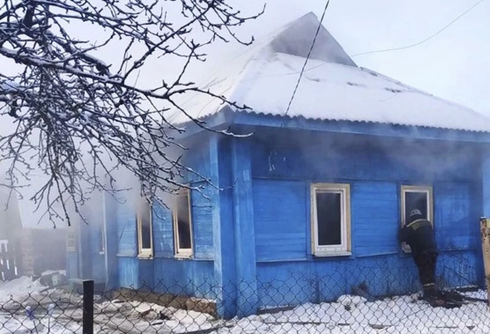 Частный жилой дом сгорел в Рудне. Фото: пресс-служба ГУ МЧС по Смоленской области.