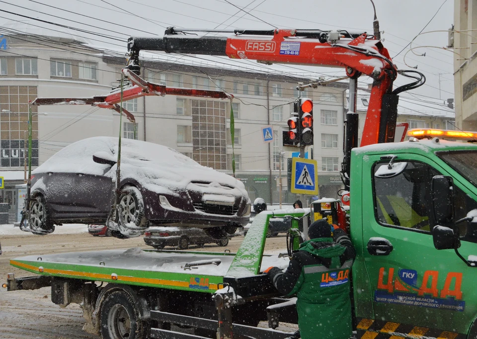 Автомобили нарушителей отправлены на спецстоянку Фото: администрация Твери