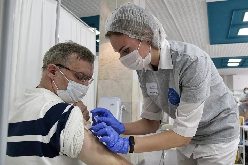 В Госдуме предложили работодателям проводить лекции для сотрудников о пользе вакцинации