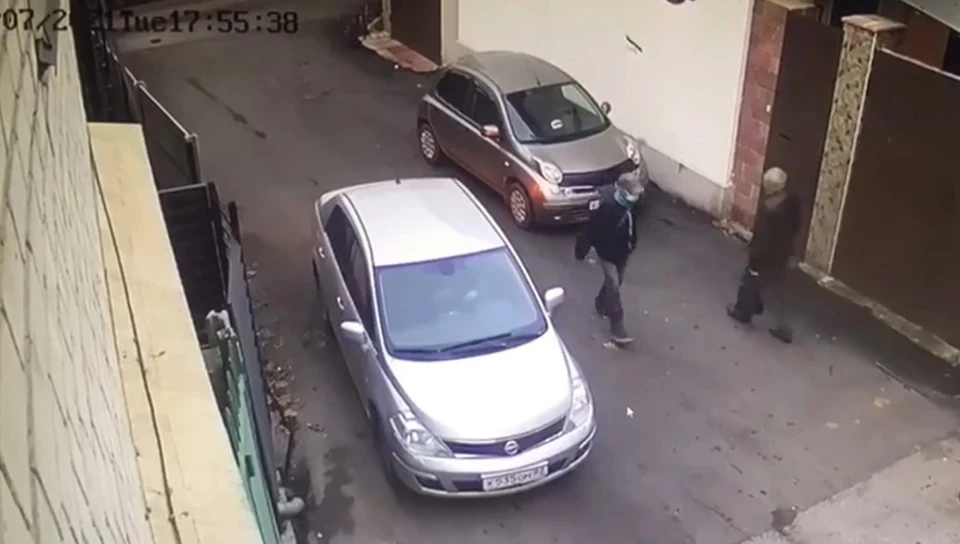 Сбив пожилого человека, водитель уехал, даже не поинтересовавшись, все ли с ним в порядке. Фото: скриншот из видео/Янина Павленко/facebook