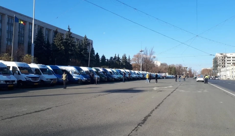 25 ноября автоперевозчики уже проводили акцию протеста на главной площади Кишиневе, но она ни к чему не привела.