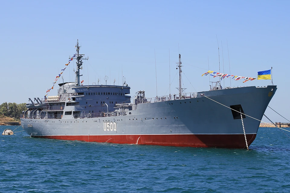 Послав корабль управления "Донбасс" к Керченскому проливу и Крымскому мосту, Украина снова устроила провокацию, - как и в 2018 году.
