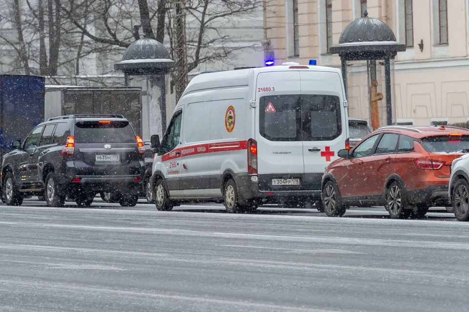 Мужчина облил подростков кислотой в Петербурге