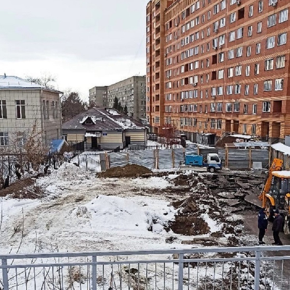 В Новосибирске избили председателя ТСЖ, борющегося против незаконной  стройки - KP.RU