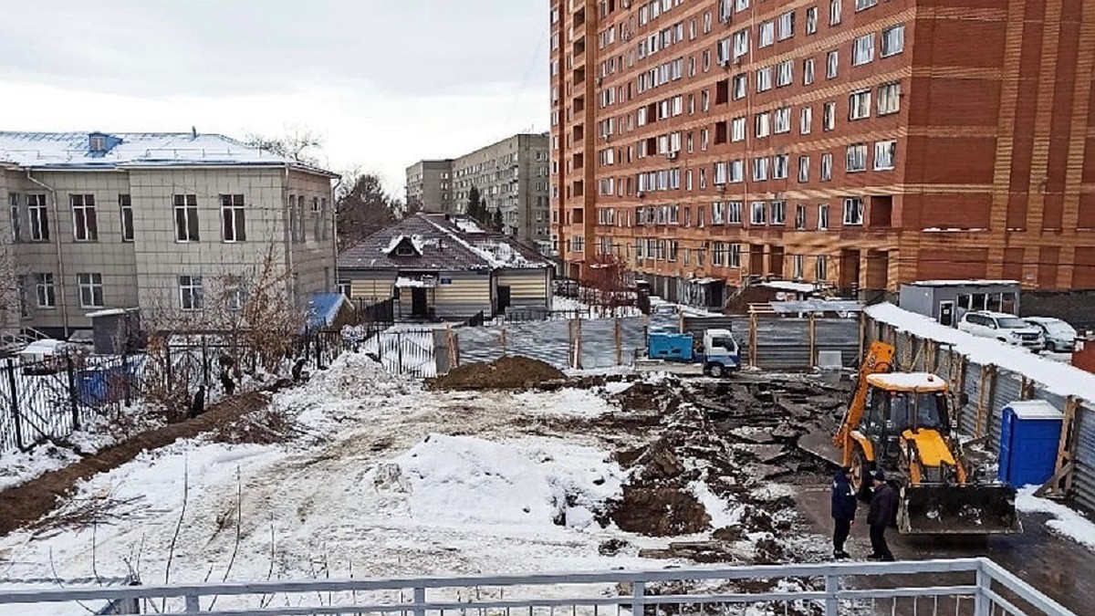 В Новосибирске избили председателя ТСЖ, борющегося против незаконной  стройки - KP.RU