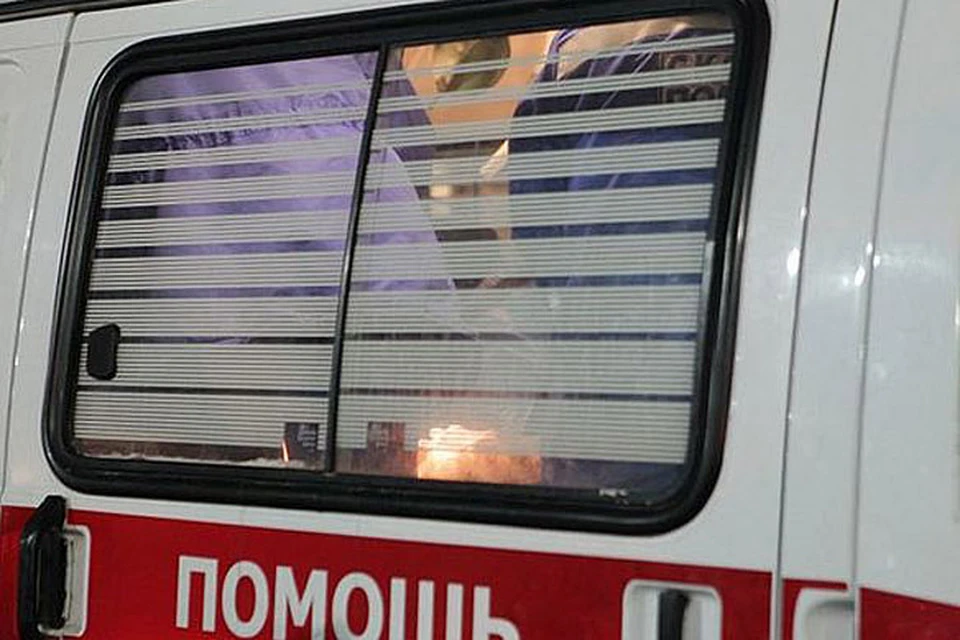 На скорой в больницу увезли обоих водителей.