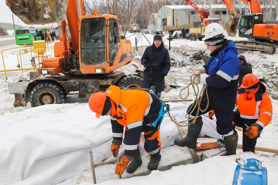 На Дамбовской в Тюмени вводят в эксплуатацию новый водовод.