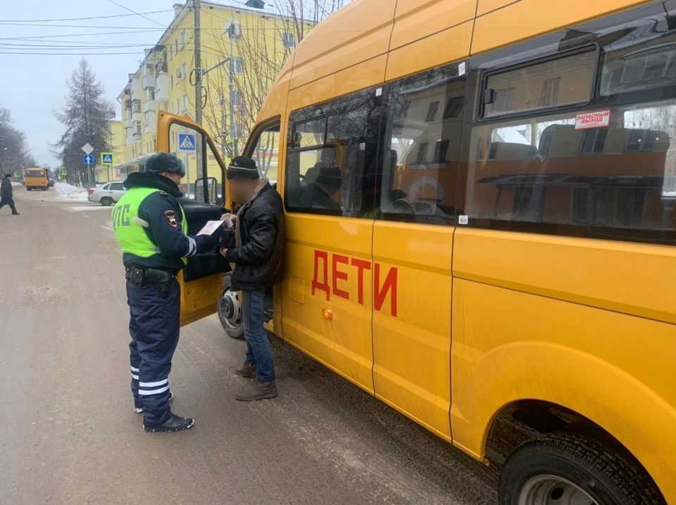 Госавтоинспекторы в Твери проверяют автобусы Фото: УГИБДД России по Тверской области