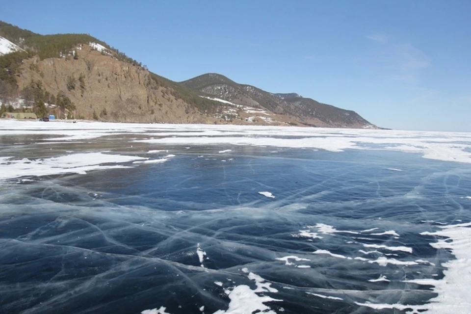 Зимние маршруты вдоль берега Байкала рекомендовано отложить из-за тонкого льда