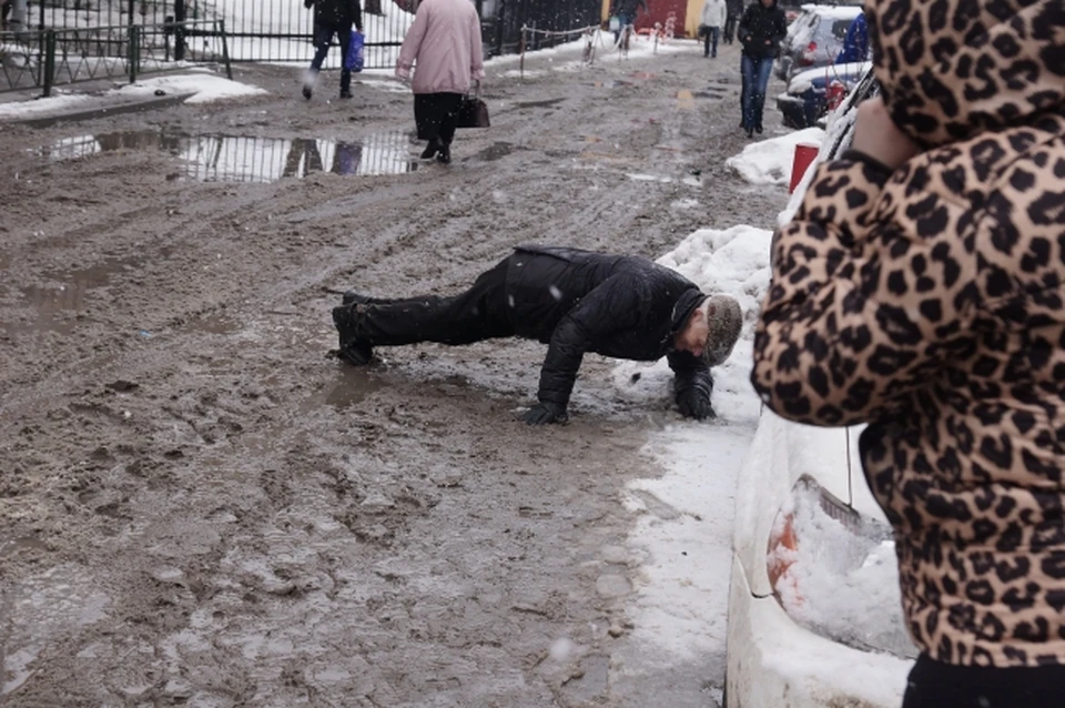 В Саратове еще 10 человек пострадали от гололеда на дорогах