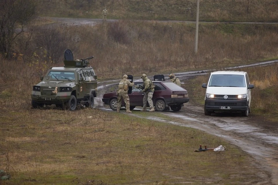 Украинские военные в поисках «сепаратистов» «кошмарят» мирных жителей Донбасса. Фото: ОПУ