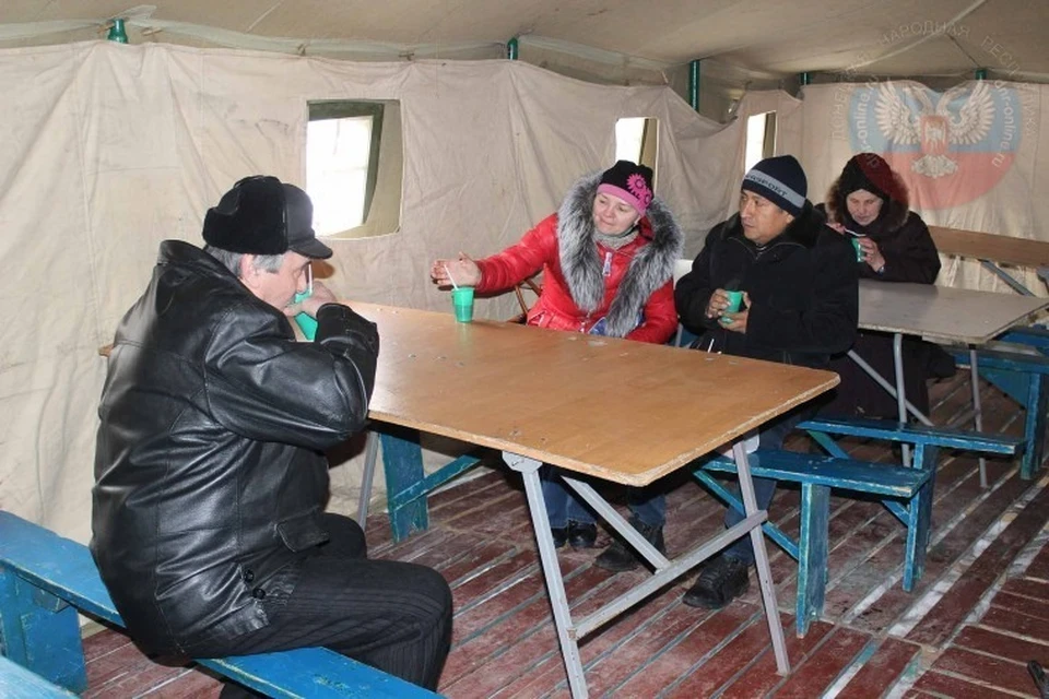 Нуждающимся в обогреве будут предложены горячий чай и теплые вещи. Фото: dnr-online.ru