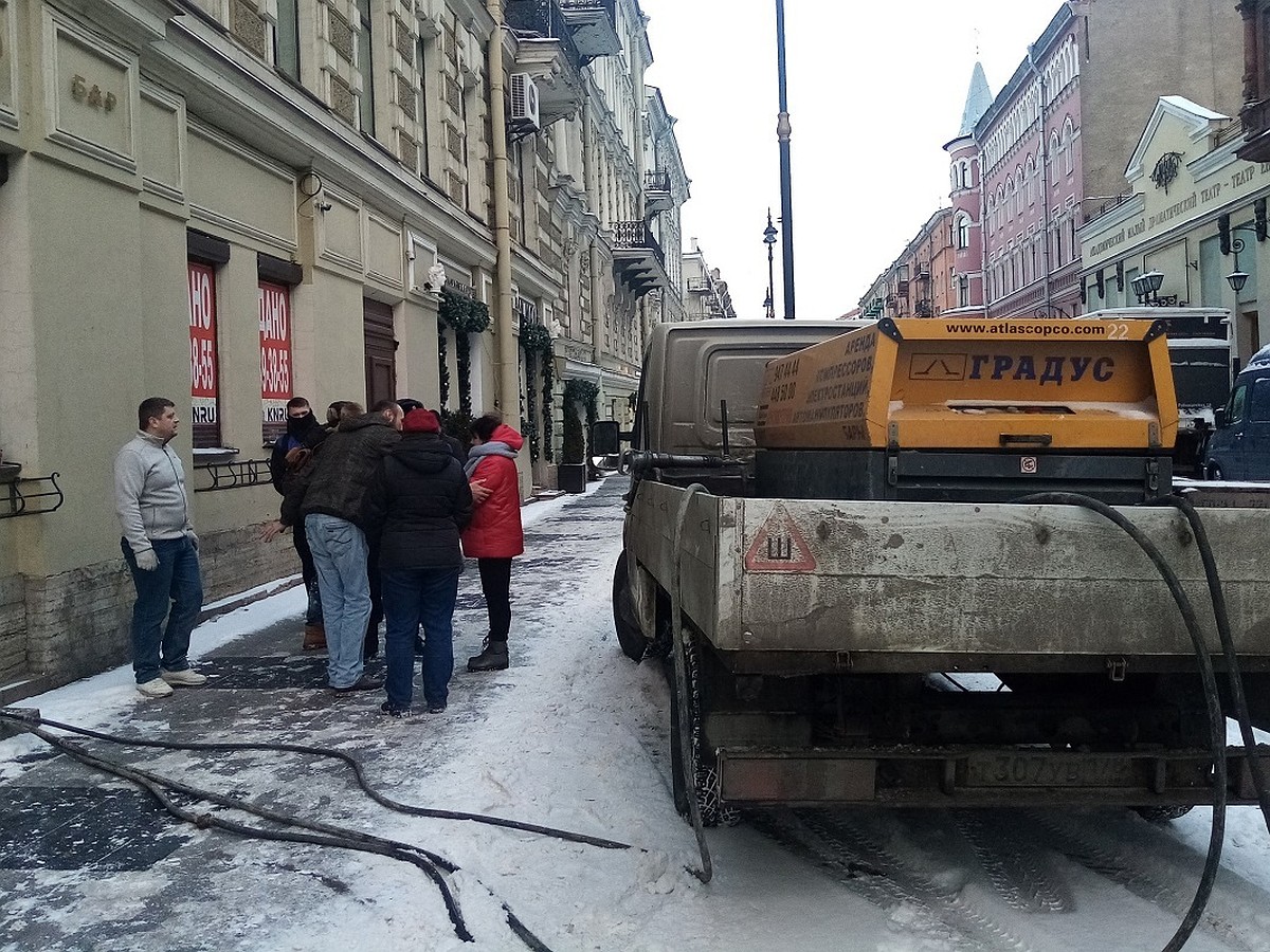 В доме на Рубинштейна, где живет Алиса Фрейндлих, хотят сделать  стриптиз-клуб - KP.RU