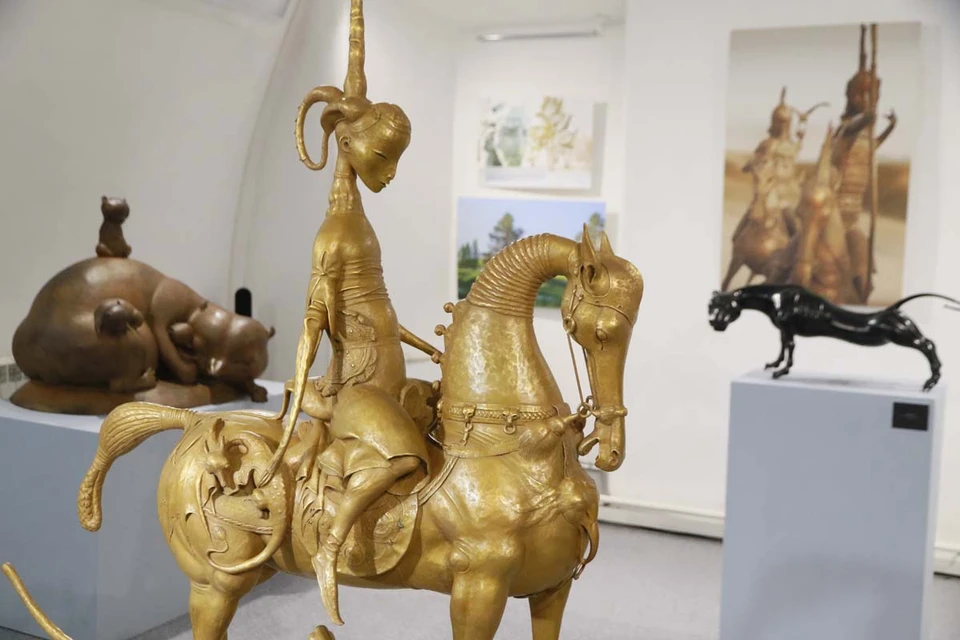 Выставка скульптур Даши Намдакова будет работать до 13 февраля 2022 года.
