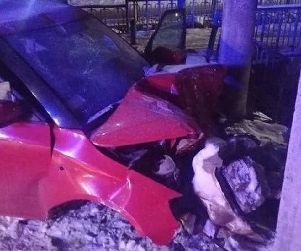 В Тульской области автоледи на высокой скорости протаранила железобетонную скульптуру