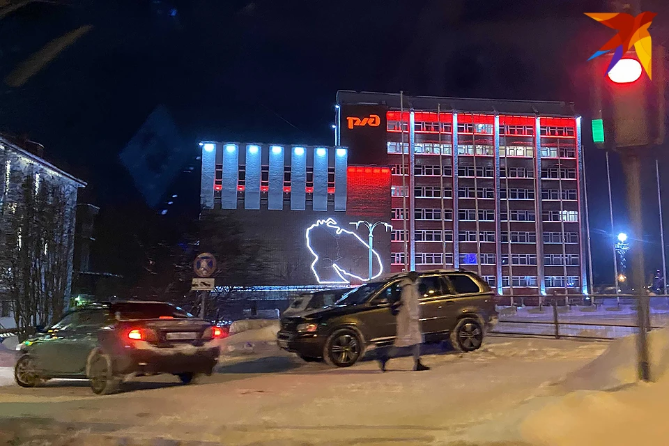 В центре Мурманска стало на одно украшение больше.